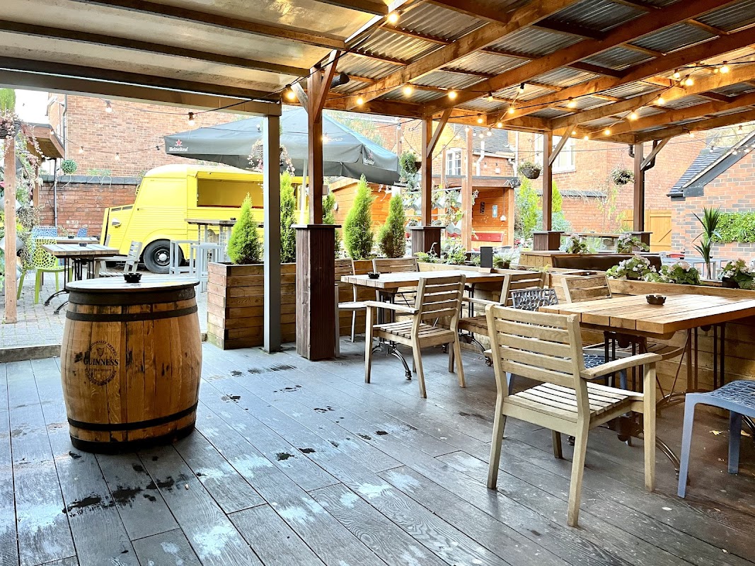 Hogarths pub, Lower Gungate, Tamworth — Amber Taverns tied tenancy opportunity